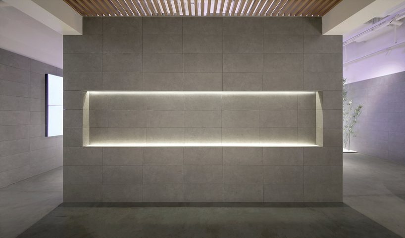 jun murata / JAM uses exposed concrete and brass accents for shanghai's cafe la loop 86 designboom