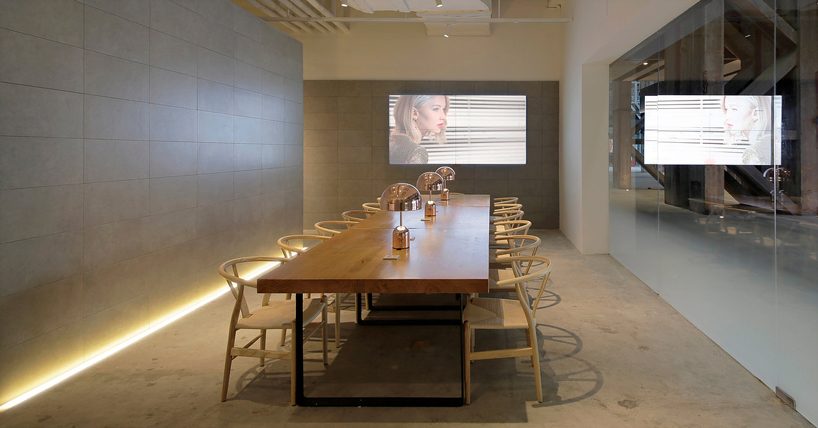 jun murata / JAM uses exposed concrete and brass accents for shanghai's cafe la loop 86 designboom