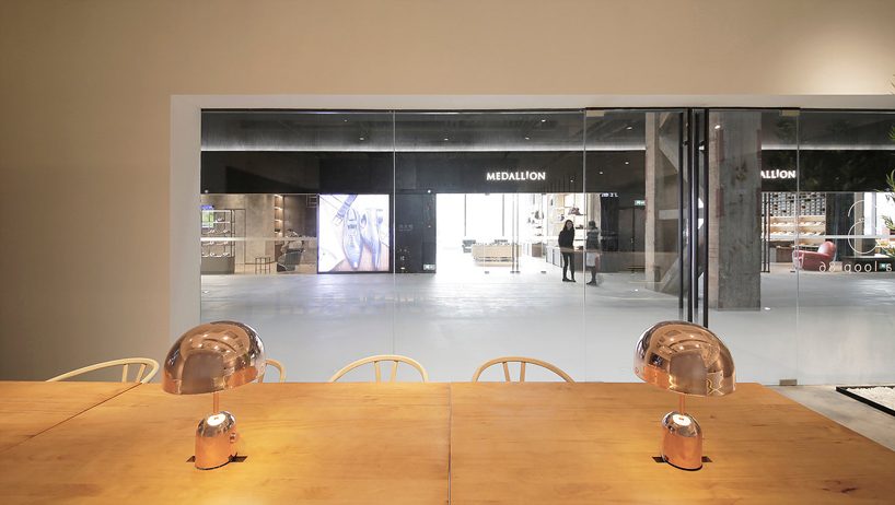 jun murata / JAM uses exposed concrete and brass accents for shanghai's cafe la loop 86 designboom