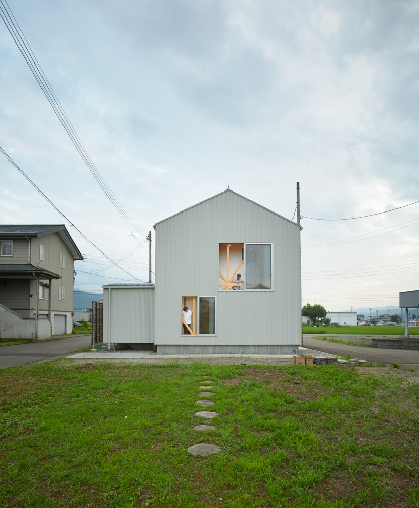 takeru shoji architects reconsiders all-season design in japanese wooden house