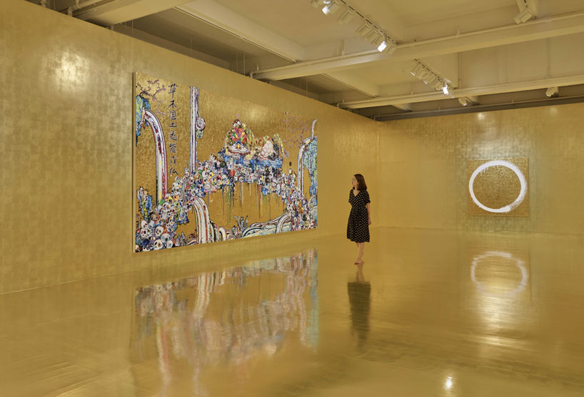 takashi murakami drenches exhibition space in gold for hong kong show