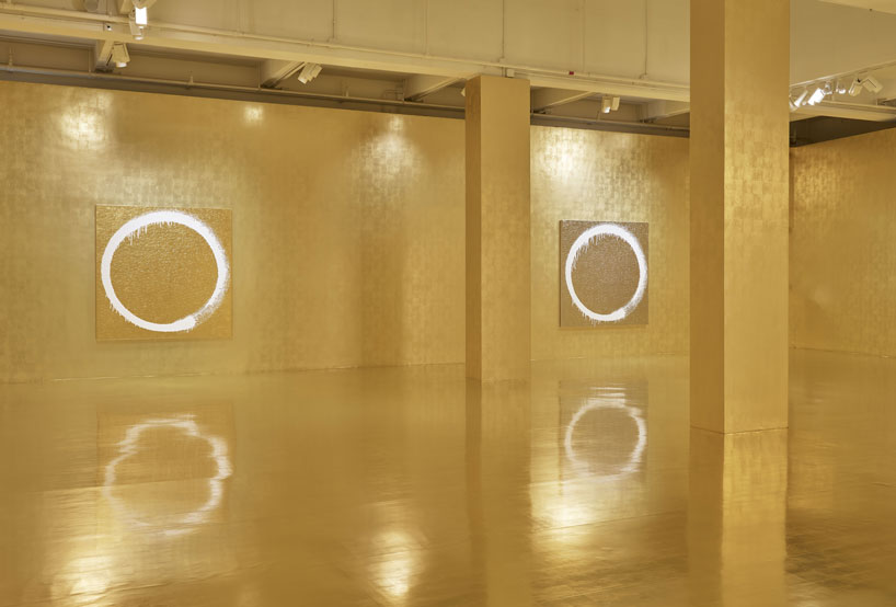 takashi murakami drenches exhibition space in gold for hong kong show