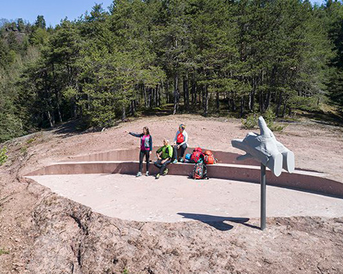 messner architects create three rest areas on hiking trail in north italy