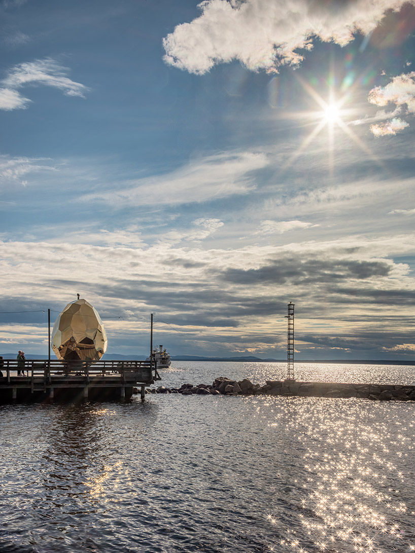 bigert & bergström's solar egg, a golden mirrored sauna, returns to sweden designboom bigert & bergström's solar egg, a golden mirrored sauna, returns to sweden designboom