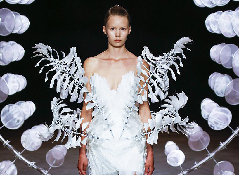 iris van herpen uses laser cutting techniques to create 3D anamorphic  couture