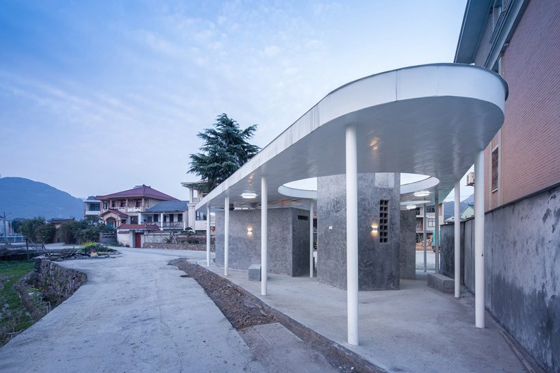  shulin architectural design unites individual blocks under curved roof for public toilet in china