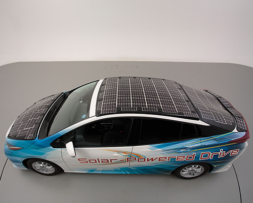 solar panelled toyota prius harnesses additional 27 miles of range
