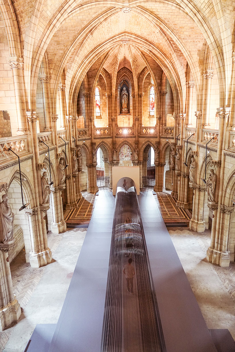 magnetic tape transforms bordeaux chapel into a tunnel of blurred boundaries - 6