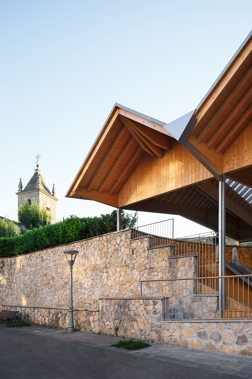 AZAB's updated herriko plaza brings new life to a town in the basque country - 1