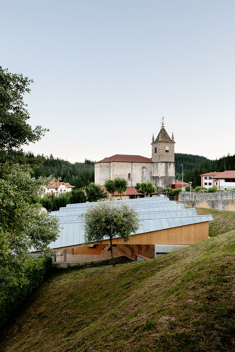 AZAB's updated herriko plaza brings new life to a town in the basque country - 2