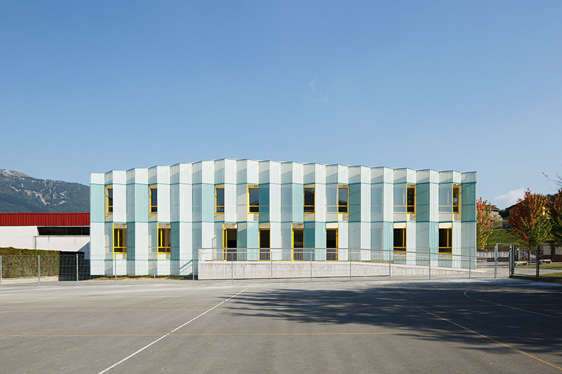 AZAB completes colorful concertina-like school extension in the basque country - 8