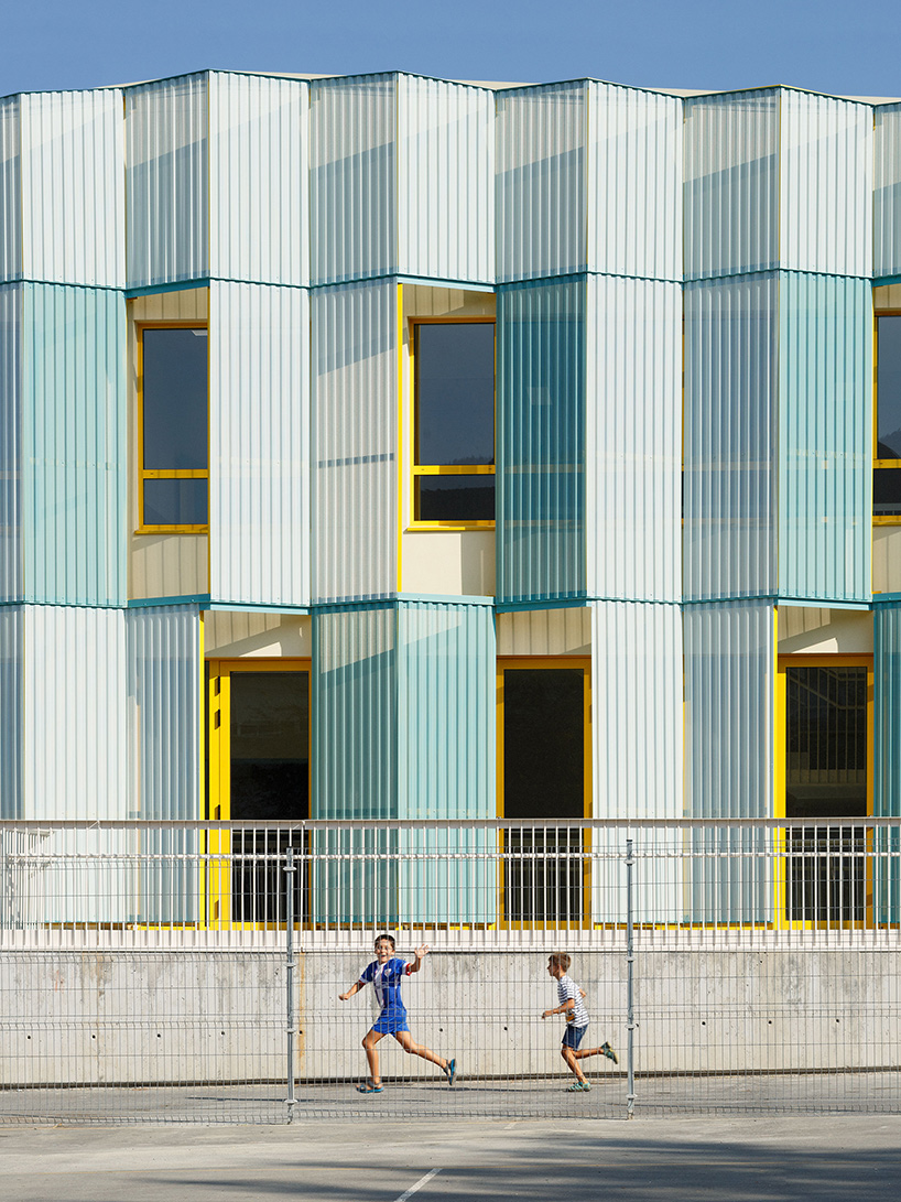 AZAB completes colorful concertina-like school extension in the basque country - 2