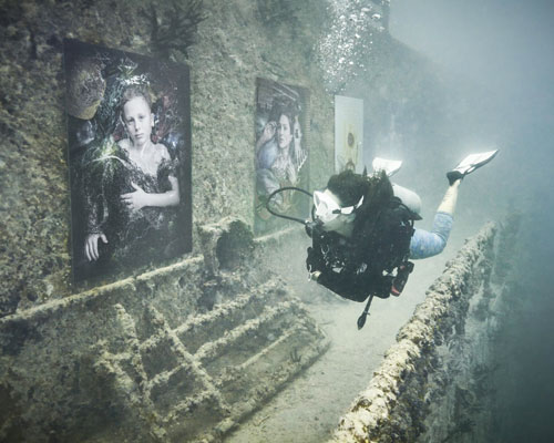 andreas franke exhibits 24 portraits under the sea to raise awareness of plastic pollution