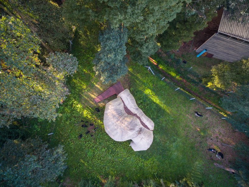  FCC arquitectura tops MATO gallery in portugal with an organic, sculptural shell