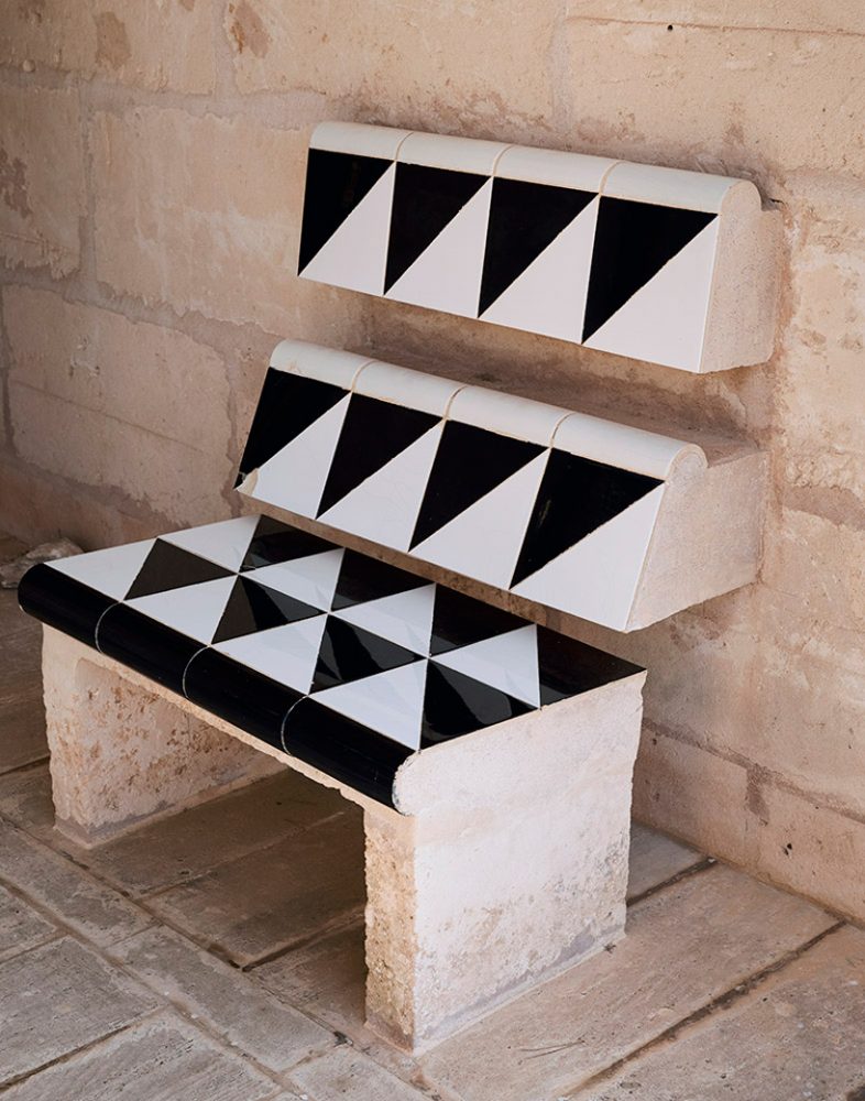 look inside jørn utzon's can lis family house from the 70s in mallorca