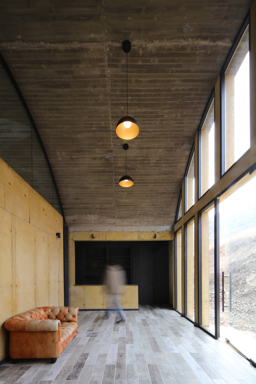 MAPAA architects joins three concrete vaults for OFMA family office in chile - 5