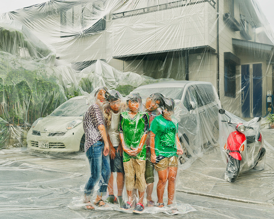 photographer hal vacuum-seals families together with their homes