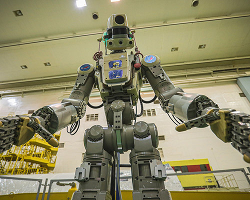 russia to send a humanoid robot in the commander's chair into space
