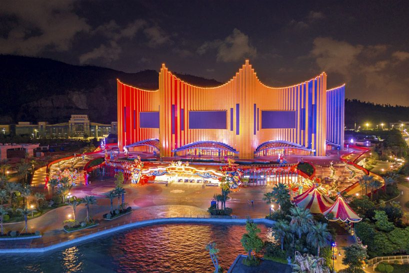 stufish wraps chimelong theater in a colorful undulating façade in china designboom