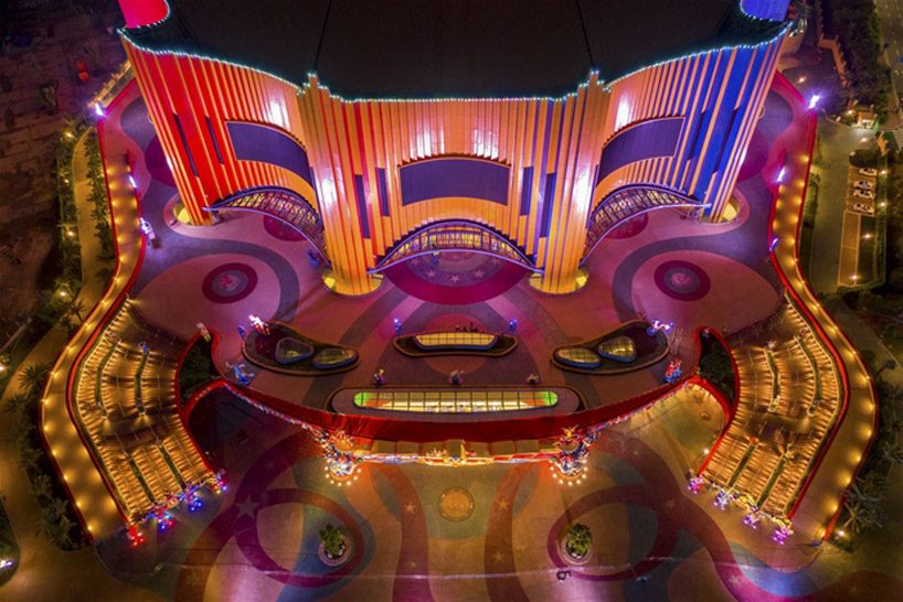 stufish wraps chimelong theater in a colorful undulating façade in china designboom