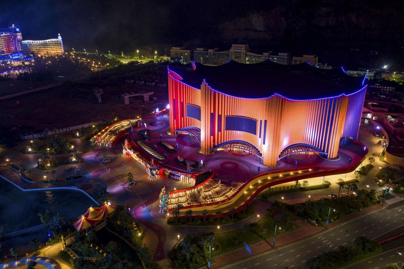 stufish wraps chimelong theater in a colorful undulating façade in china designboom