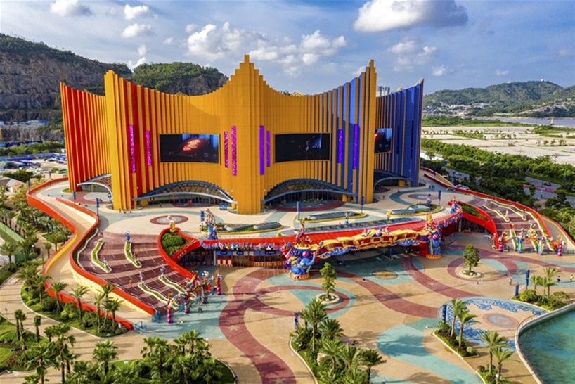 stufish wraps chimelong theater in a colorful undulating façade in china designboom