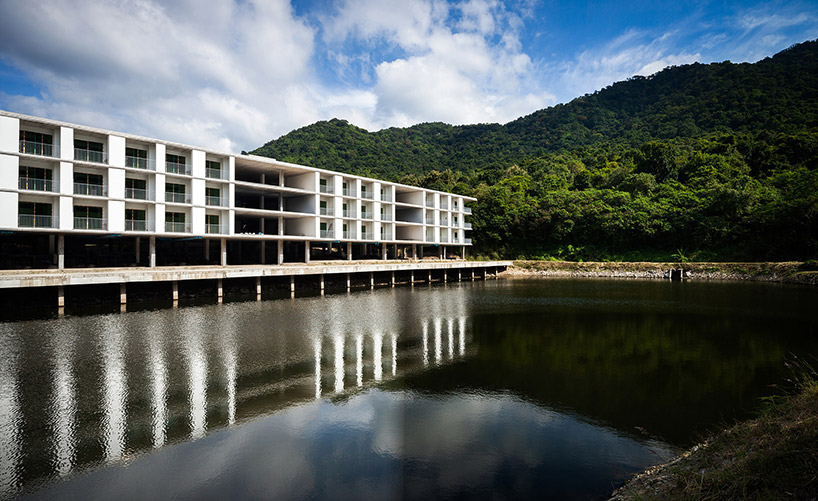 walllasia embeds women's meditation center in the thailandese mountains designboom