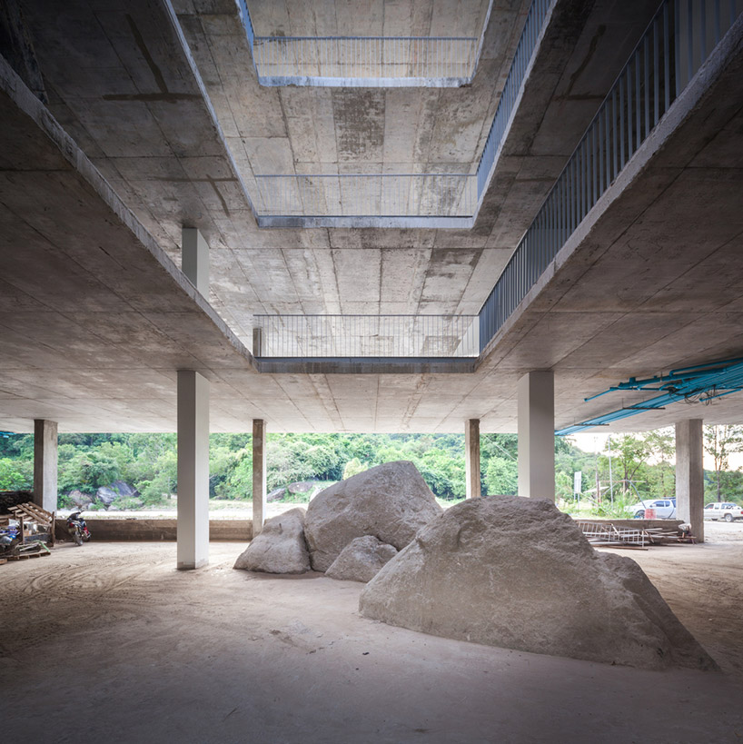 walllasia embeds women's meditation center in the thailandese mountains designboom