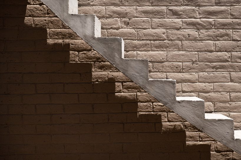 zeller & moye connects box-like volumes to form sustainable housing in rural mexico designboom