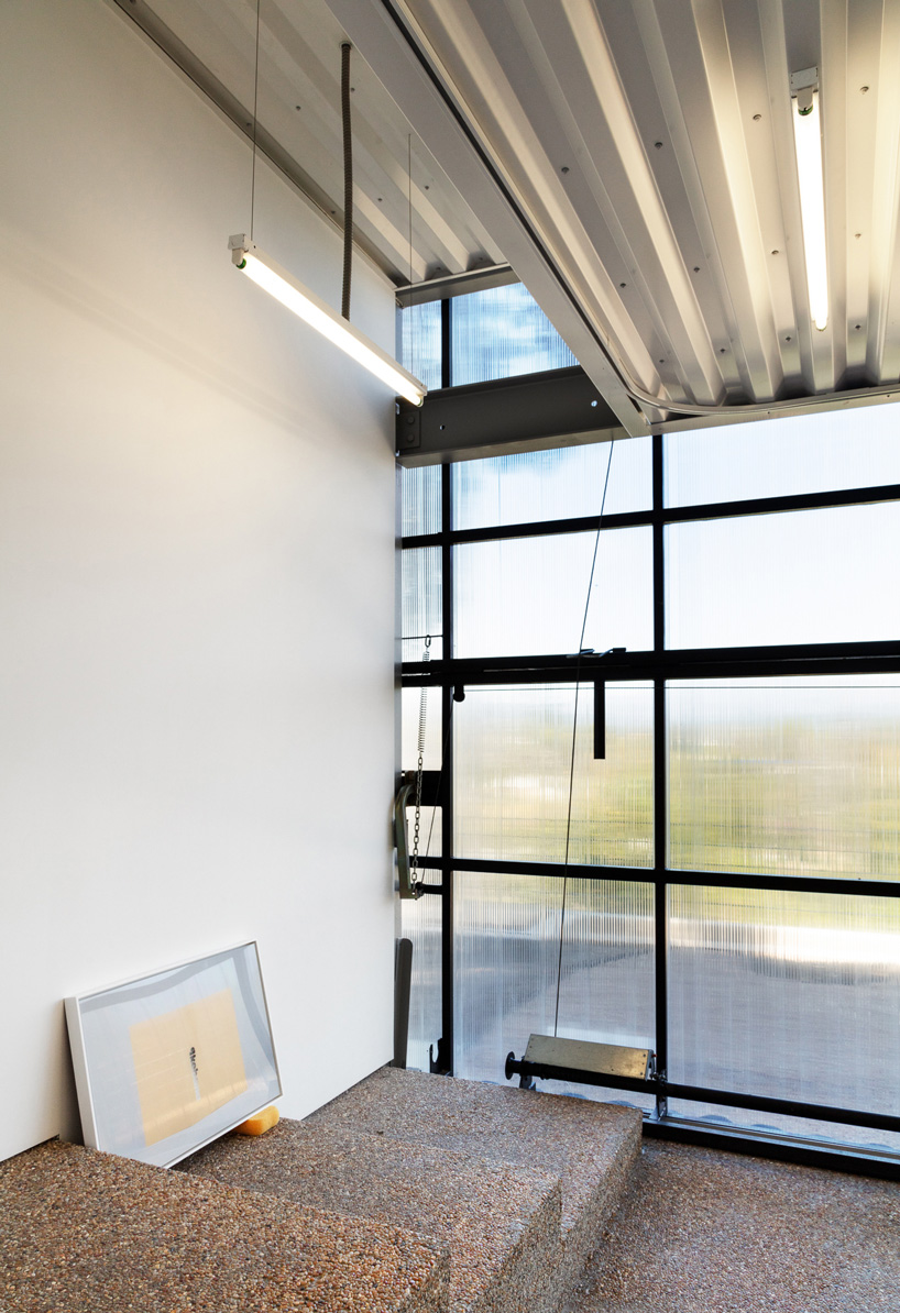  FAR adds artist's studio clad in translucent folding façade to los angeles house