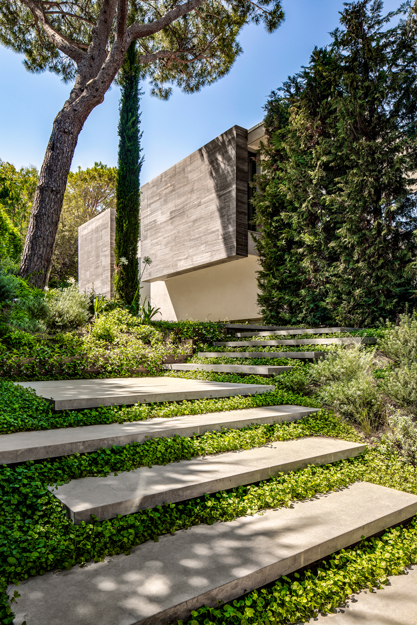 SAOTA's saint tropez summer house features an undulating timber ceiling designboom