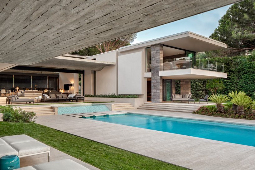 SAOTA's saint tropez summer house features an undulating timber ceiling designboom