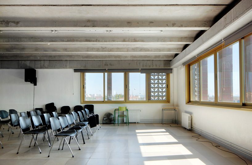 SMS arquitectos wraps high school extension with patterned façade in mallorca - 10