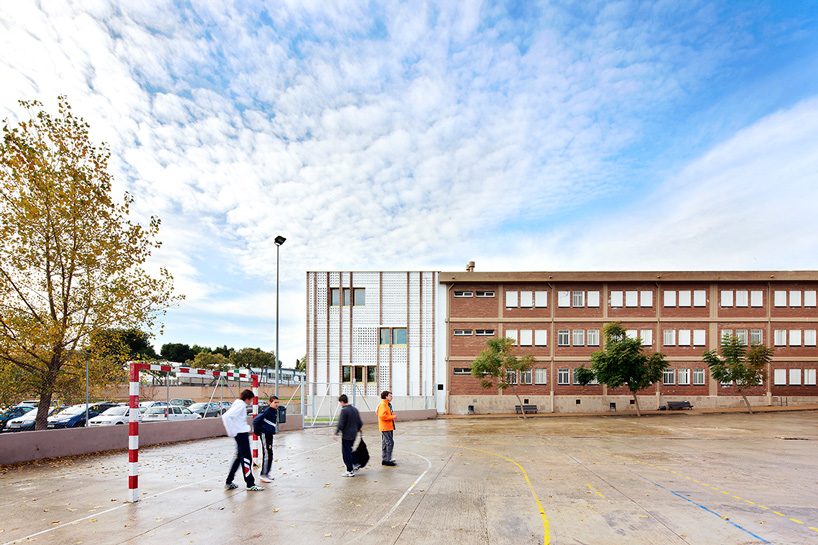 SMS arquitectos wraps high school extension with patterned façade in mallorca - 2