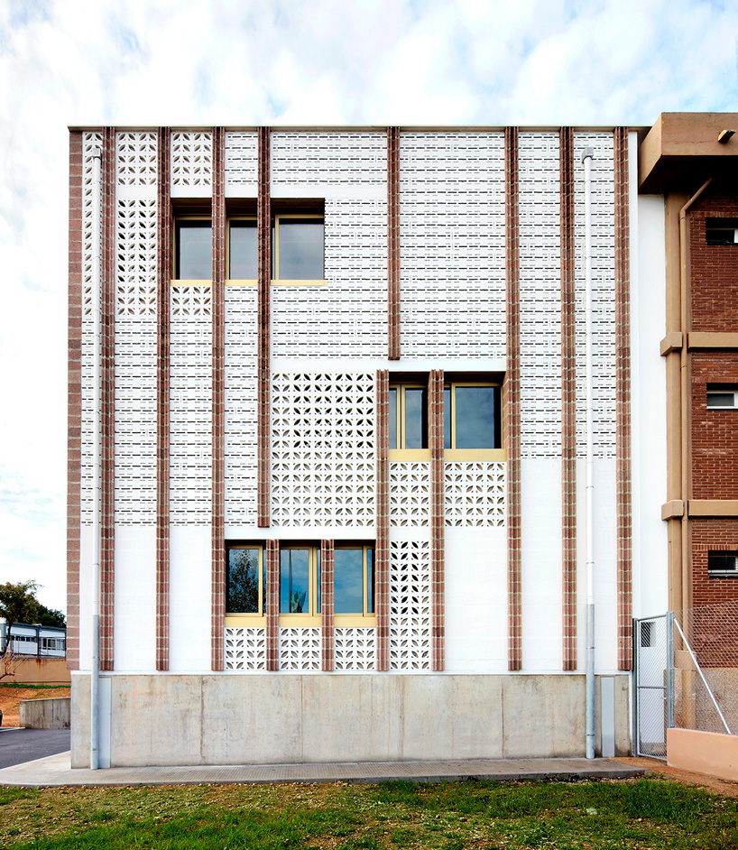 SMS arquitectos wraps high school extension with patterned façade in mallorca - 3