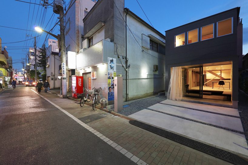 sugawaradaisuke combines living space + community café in 'light surface house' in tokyo