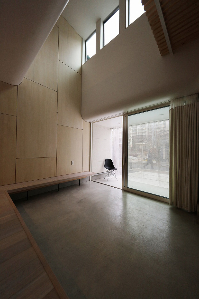  sugawaradaisuke combines living space + community café in 'light surface house' in tokyo