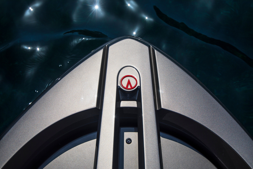 the vanqraft VQ16 is part waterscooter and part superyacht - 2