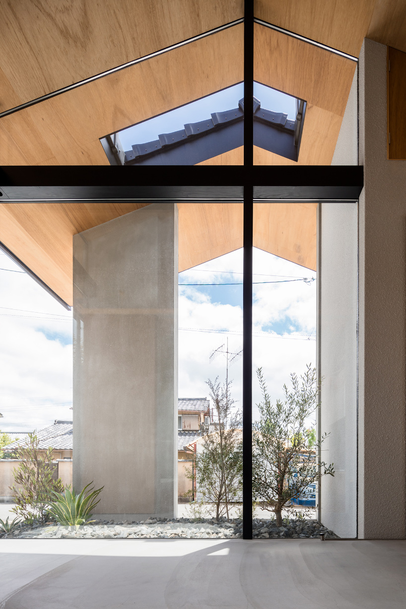 satoshi saito wall pillar