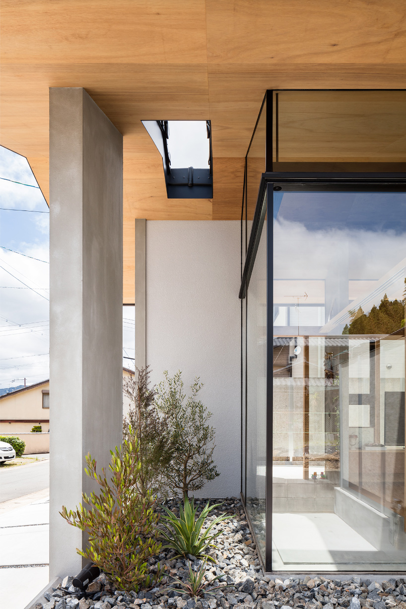 satoshi saito wall pillar