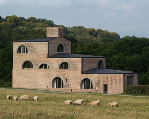 adam richards builds his own home, nithurst farm, in sussex with arched brick windows