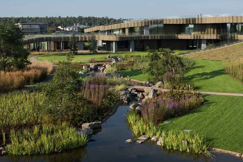 green roofs melt j.mayer.h's n.n. residence into the rolling hills of rural moscow designboom