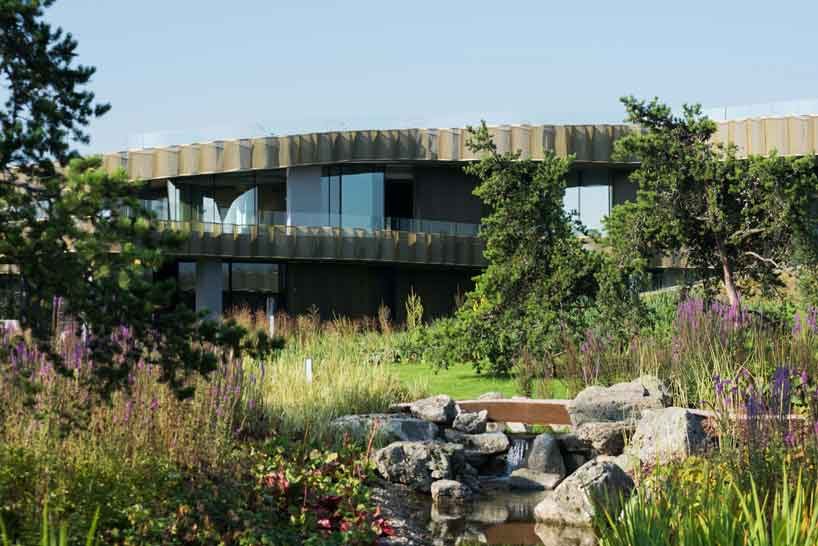 green roofs melt j.mayer.h's n.n. residence into the rolling hills of rural moscow designboom