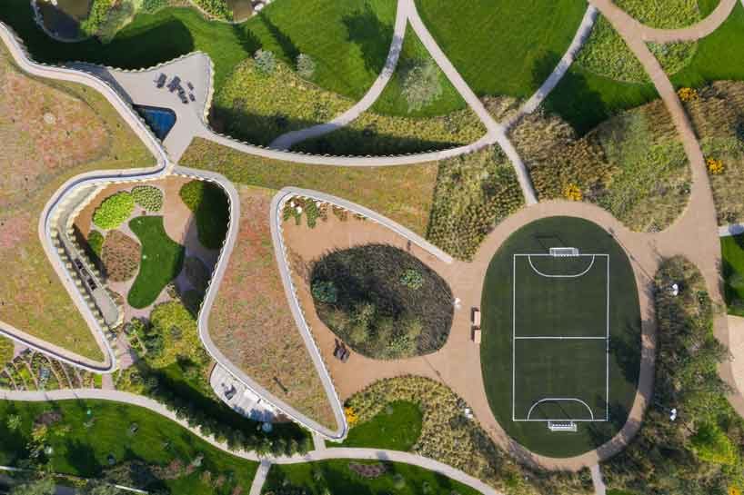 green roofs melt j.mayer.h's n.n. residence into the rolling hills of rural moscow designboom