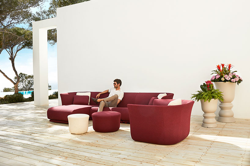 softness of vondom suave by marcel wanders blurs in and outdoor