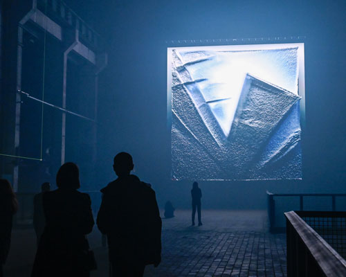 refik anadol invites visitors to submerge themselves into the mind of a machine