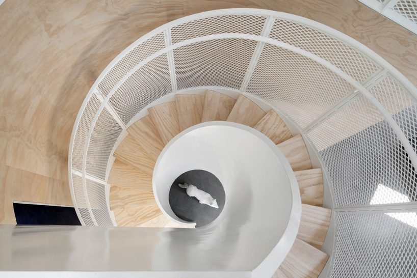  bourgeois / lechasseur wraps artists' residence outside a québec village in white cedar