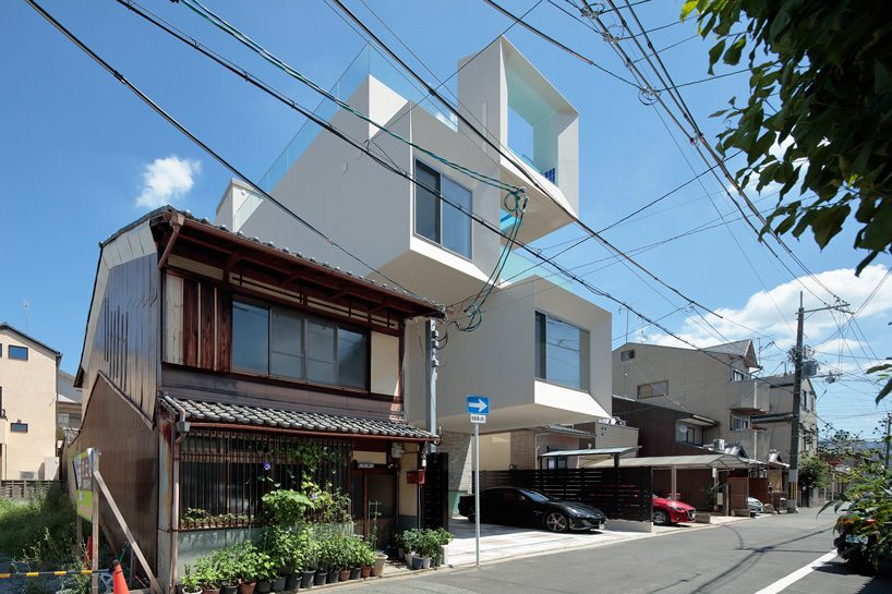 EASTERN design office stacks concrete square tubes for house in kyoto