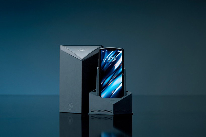 the rebooted motorola RAZR with folding display is officially here