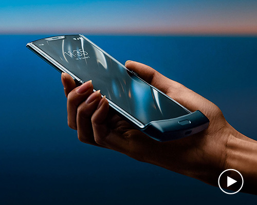 the rebooted motorola RAZR with folding display is officially here